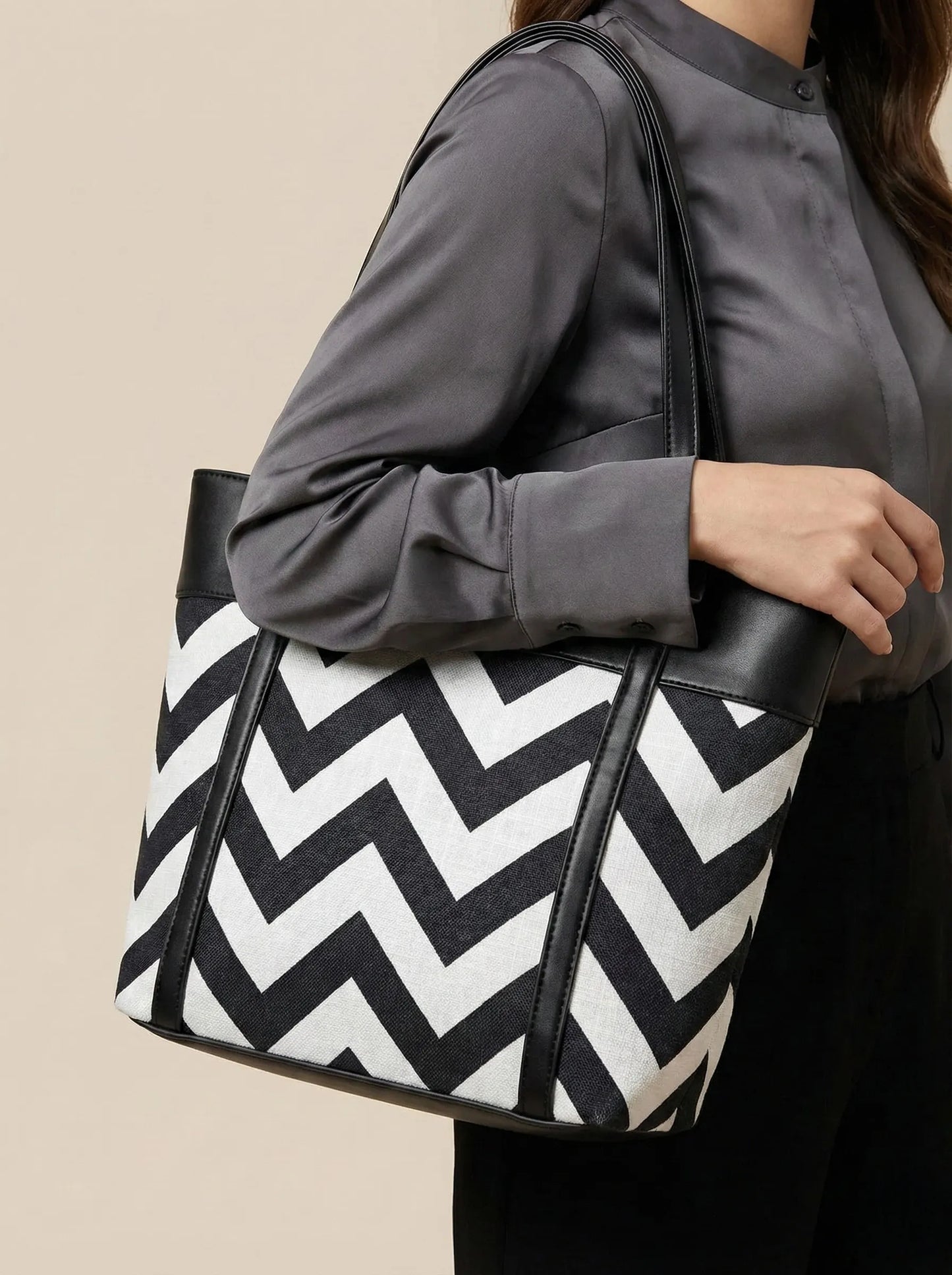 Zigzag Classic Bag Black