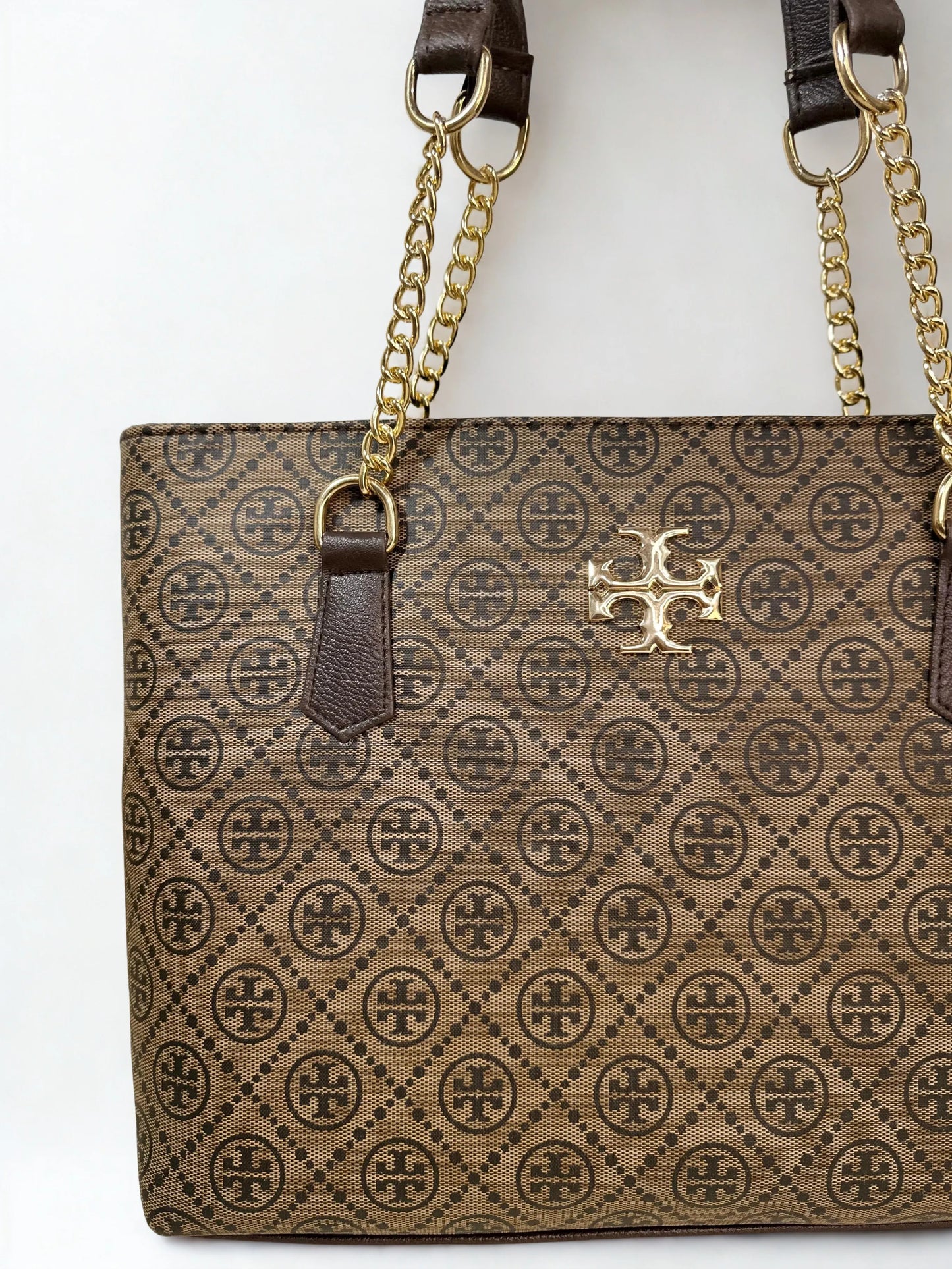 Spacious Chain Bag Brown