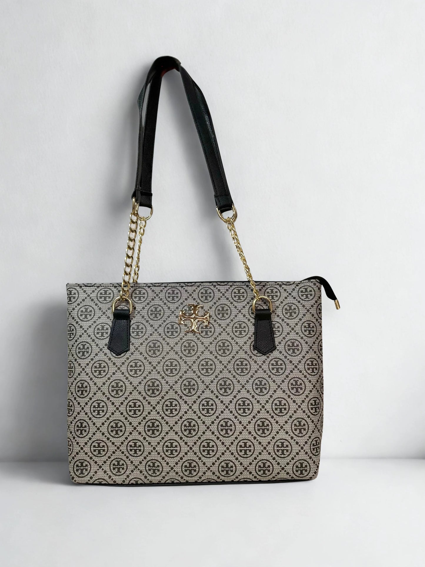 Spacious Chain Bag Gray