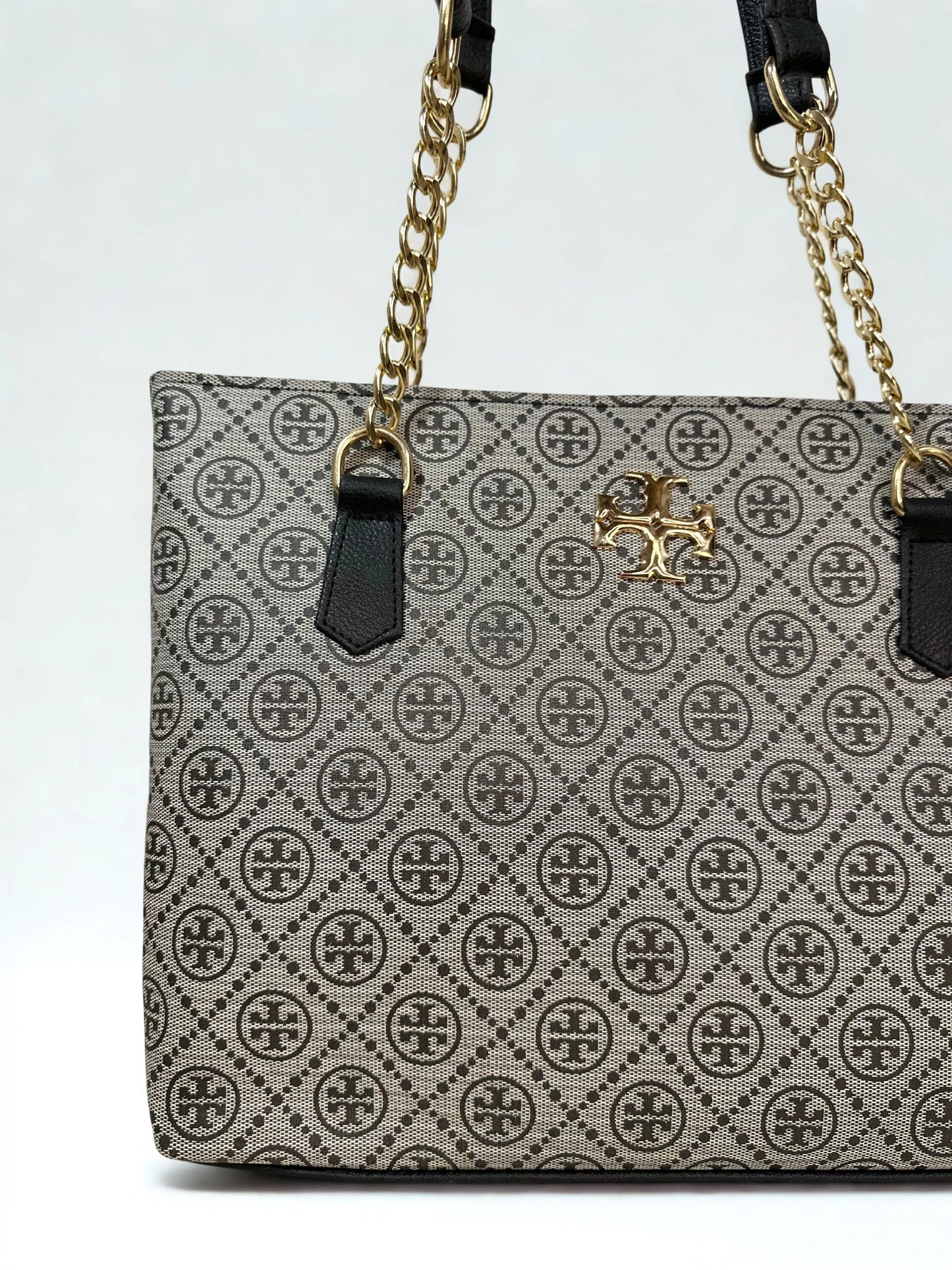 Spacious Chain Bag Gray