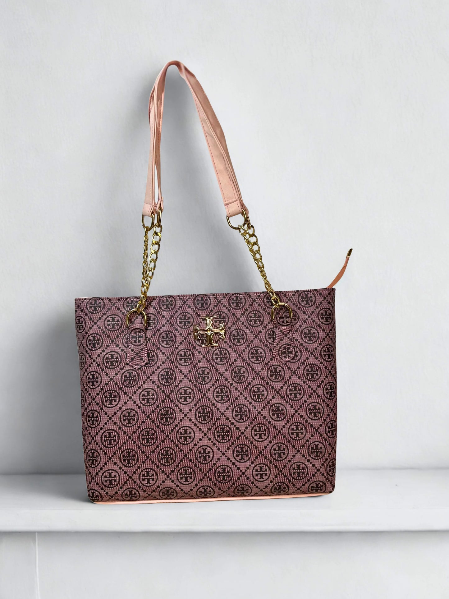 Spacious Chain Bag Light Pink