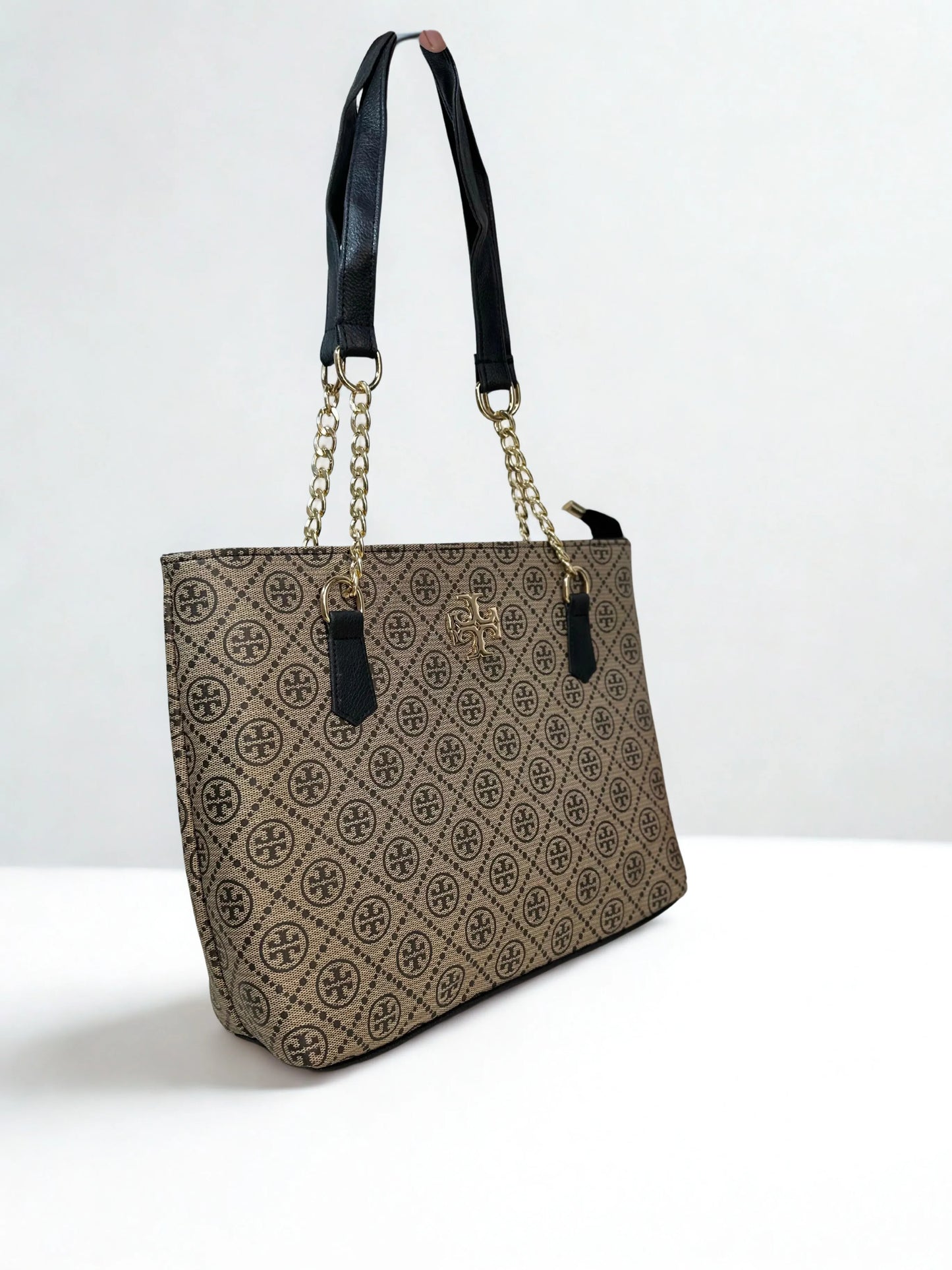 Spacious Chain Bag Light Brown